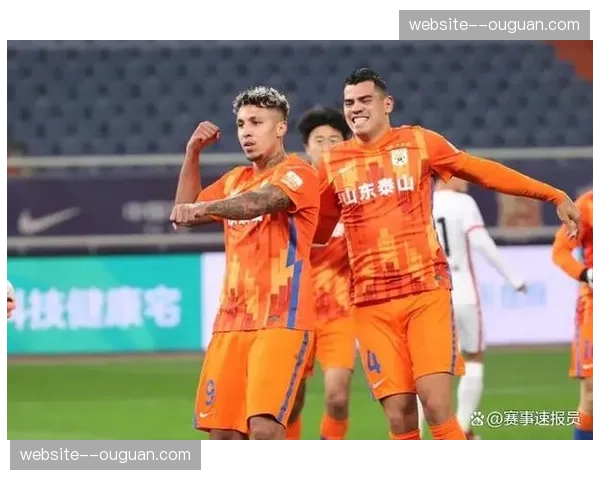 中超上海海港 vs 山东泰山：奥斯卡任意球直接破门，海港2-1领先